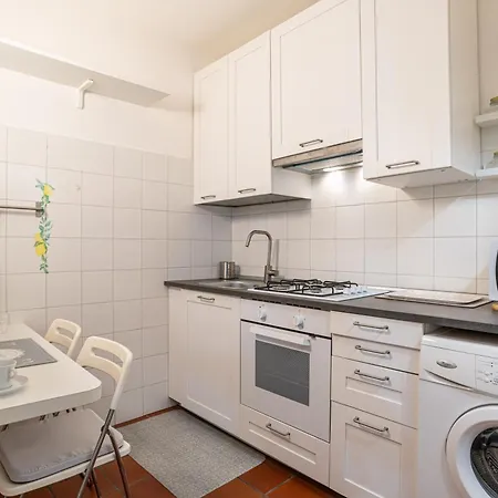 Guesthost - Pretty Appartement *