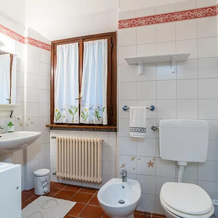 Guesthost - Pretty Apartment Como